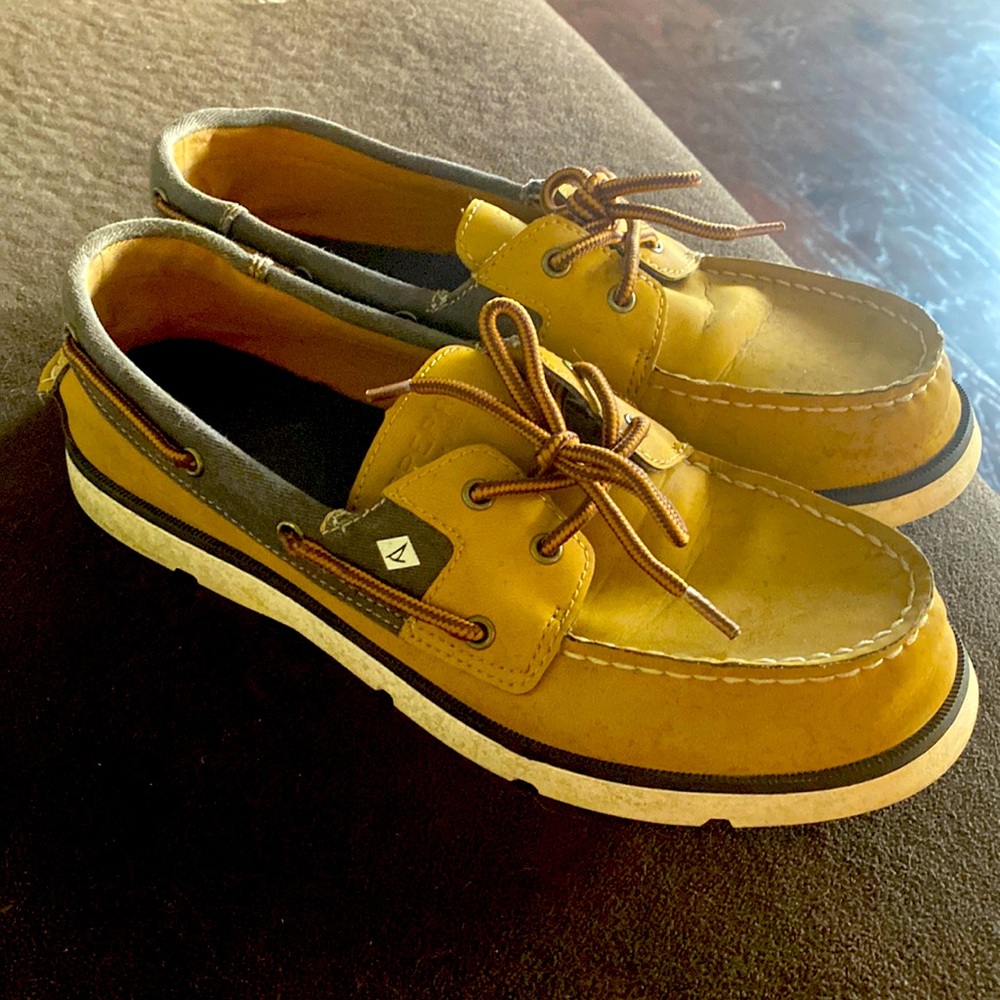 Sperry size 6m only worn a few times.
